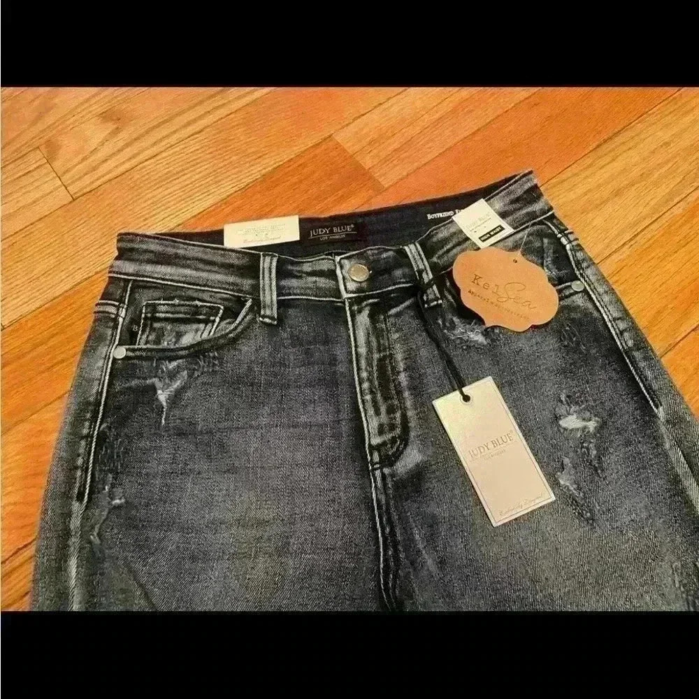Judy Blue Jeans Distressed Boyfriend Fit Straight Leg Women’s Size 3 / 26 NWT - Picture 2 of 16